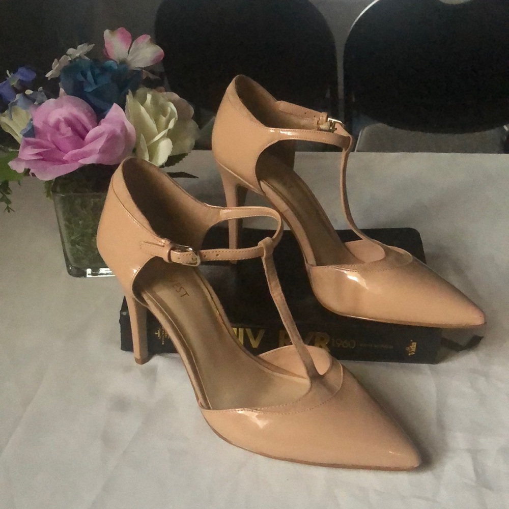Nude pumps ( Nine West)